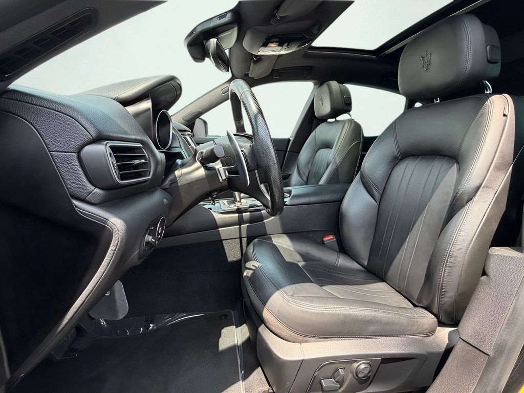 Used 2020 Maserati Levante AWD/4WD image 17