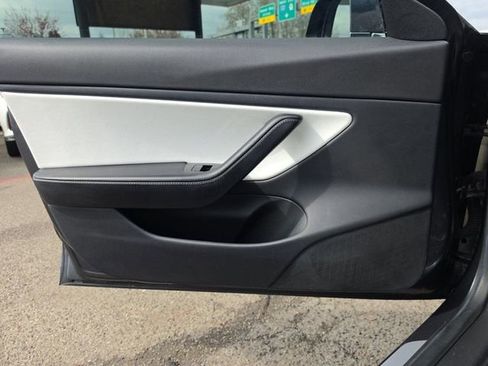 Used 2018 Tesla Model 3 Long Range image 17