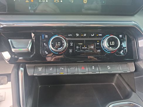 Used 2025 GMC Sierra 2500 Denali Ultimate w/ Max Trailering Package AWD/4WD image 18
