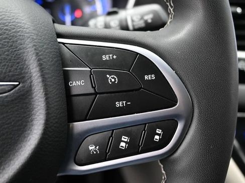 Certified 2024 Chrysler Pacifica Touring-L FWD image 30