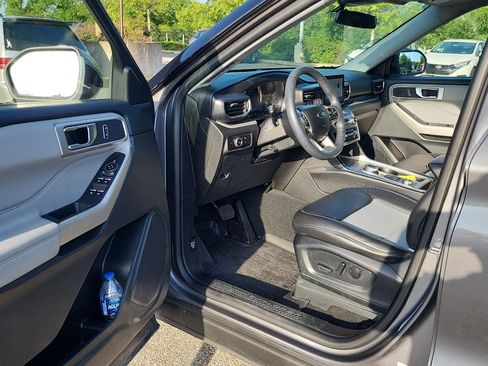 Used 2023 Ford Explorer XLT w/ Equipment Group 202A AWD/4WD image 10