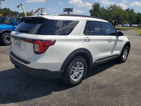 Used 2025 Ford Explorer Active AWD/4WD image 4
