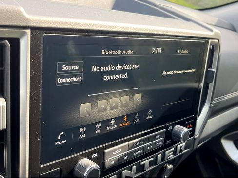 Used 2025 Nissan Frontier SV RWD image 8