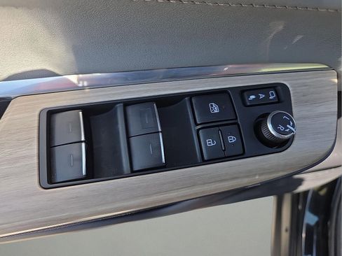 Used 2024 Toyota Venza Limited AWD/4WD image 15