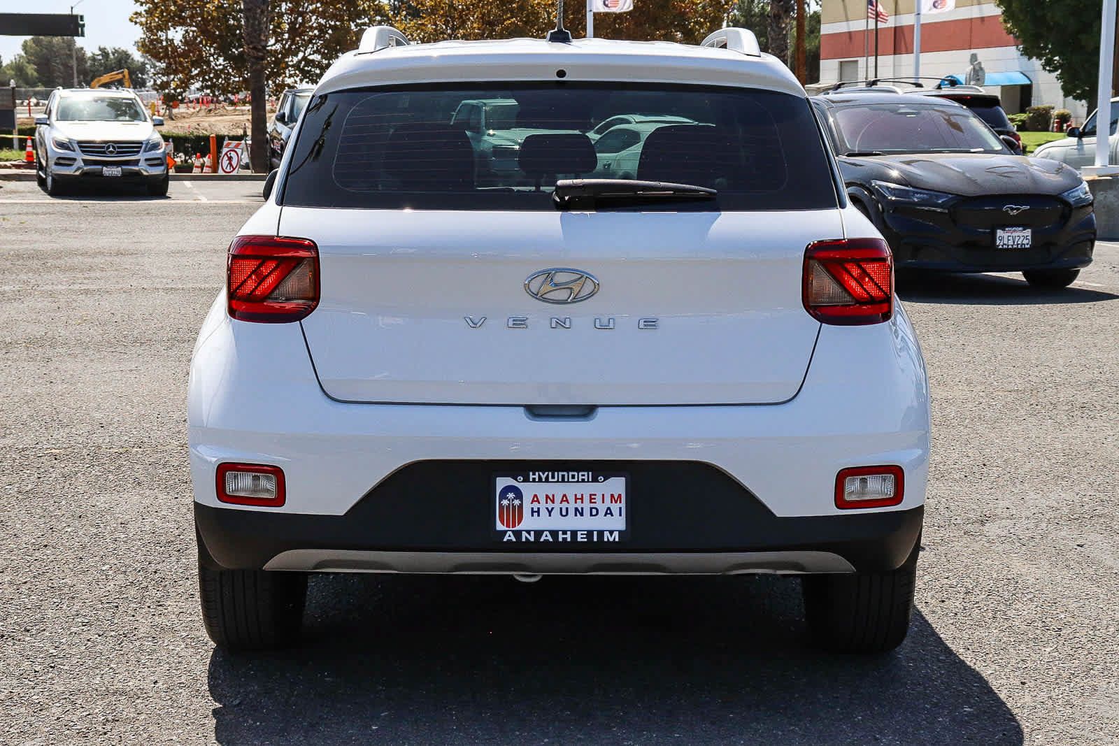 Used 2024 Hyundai Venue SEL FWD image 8