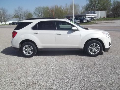 Used 2015 Chevrolet Equinox LT w/ Driver Convenience Package image 2