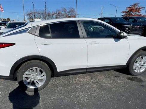 New 2026 Buick Envista Preferred image 2