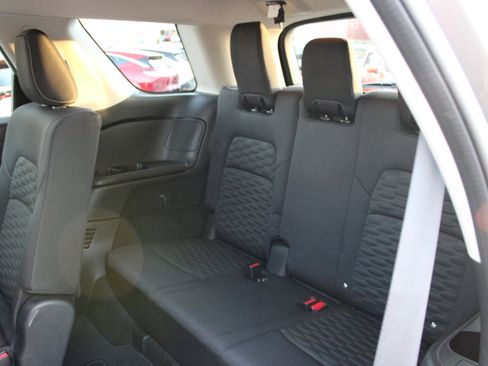 Certified 2022 Nissan Pathfinder SV image 11