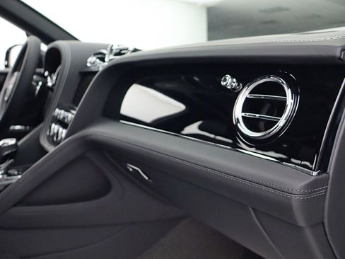 New 2025 Bentley Bentayga image 38