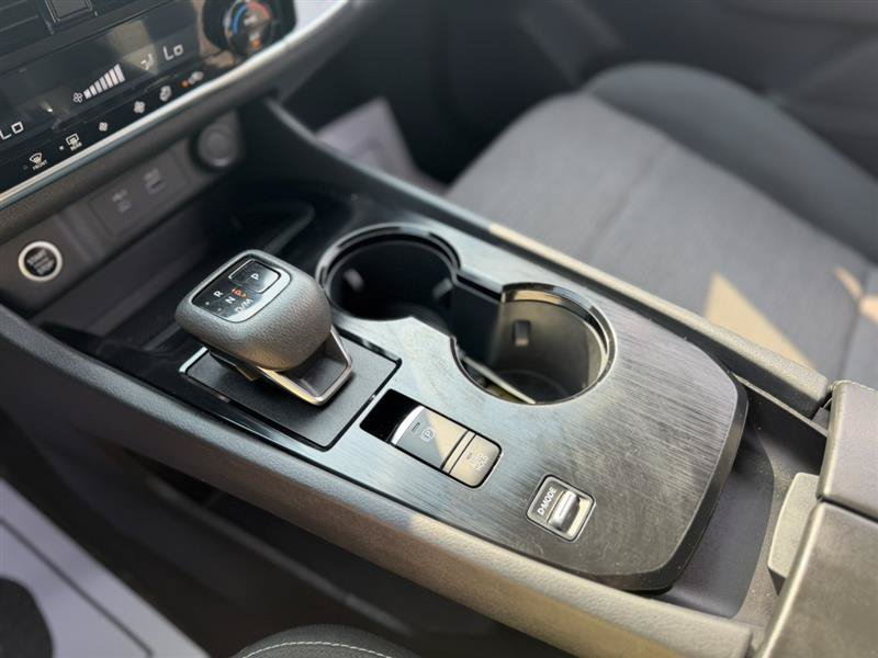 Used 2022 Nissan Rogue SV FWD image 35