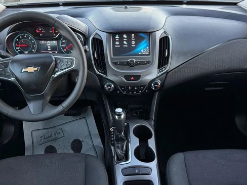 Used 2017 Chevrolet Cruze LT w/ Convenience Package FWD image 15