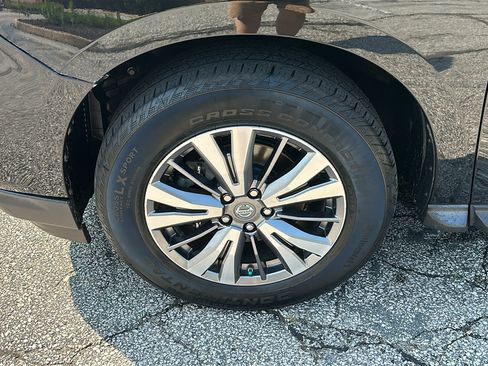 Used 2018 Nissan Pathfinder SV w/ SV Tech Package AWD/4WD image 9