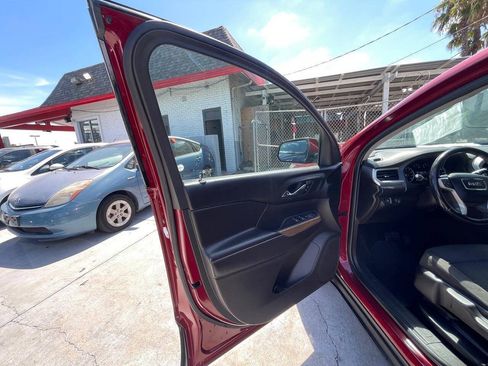 Used 2018 GMC Acadia SLE AWD/4WD image 9