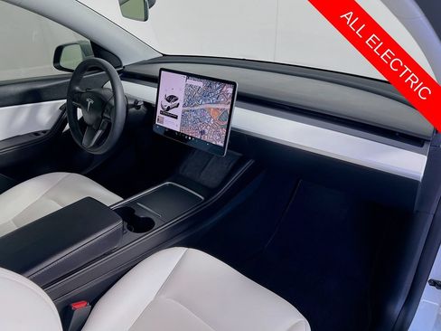 Used 2022 Tesla Model Y Long Range AWD/4WD image 29