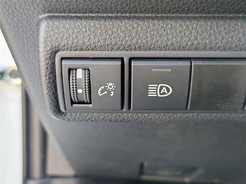 Used 2025 Toyota Corolla LE image 29