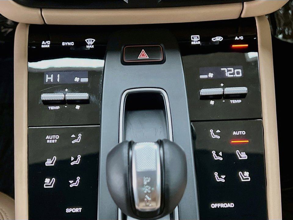 Certified 2026 Porsche Macan AWD/4WD image 18