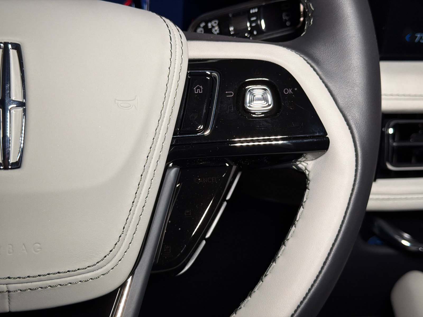 New 2027 Lincoln Aviator AWD image 19