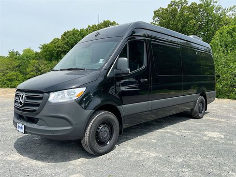 New 2024 Mercedes-Benz Sprinter 2500 image 2