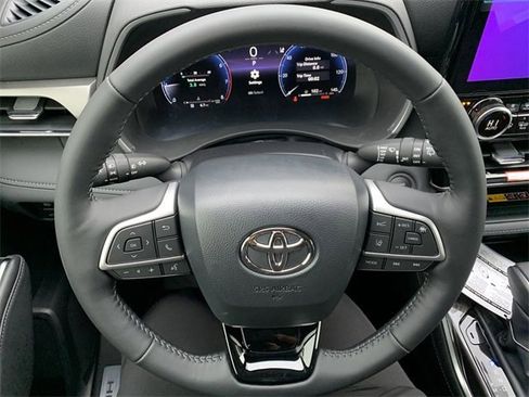 New 2026 Toyota Highlander Limited image 19