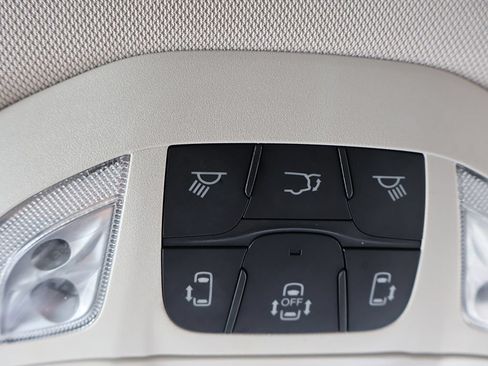 Used 2023 Chrysler Pacifica Touring-L FWD image 46