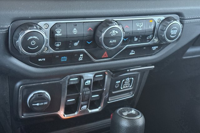Used 2024 Jeep Wrangler Unlimited Sahara AWD/4WD image 21