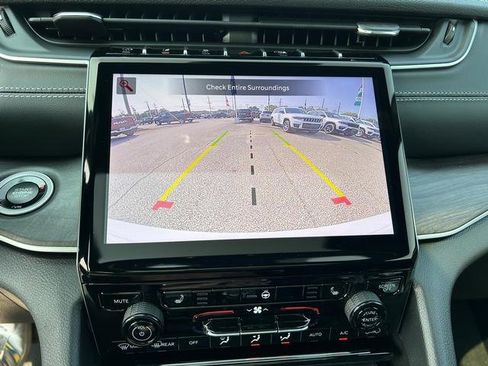 New 2025 Jeep Grand Cherokee Limited w/ Trailer Tow Package image 18