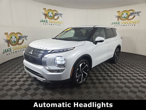 Used 2024 Mitsubishi Outlander AWD image 3