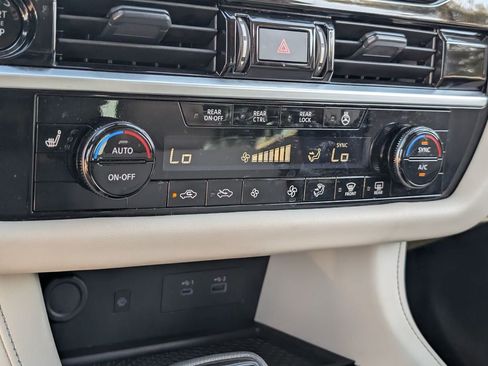Used 2025 Nissan Pathfinder SL AWD/4WD image 19