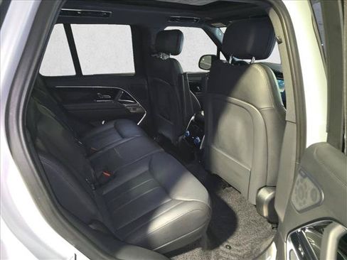 Used 2025 Land Rover Range Rover SE AWD/4WD image 11