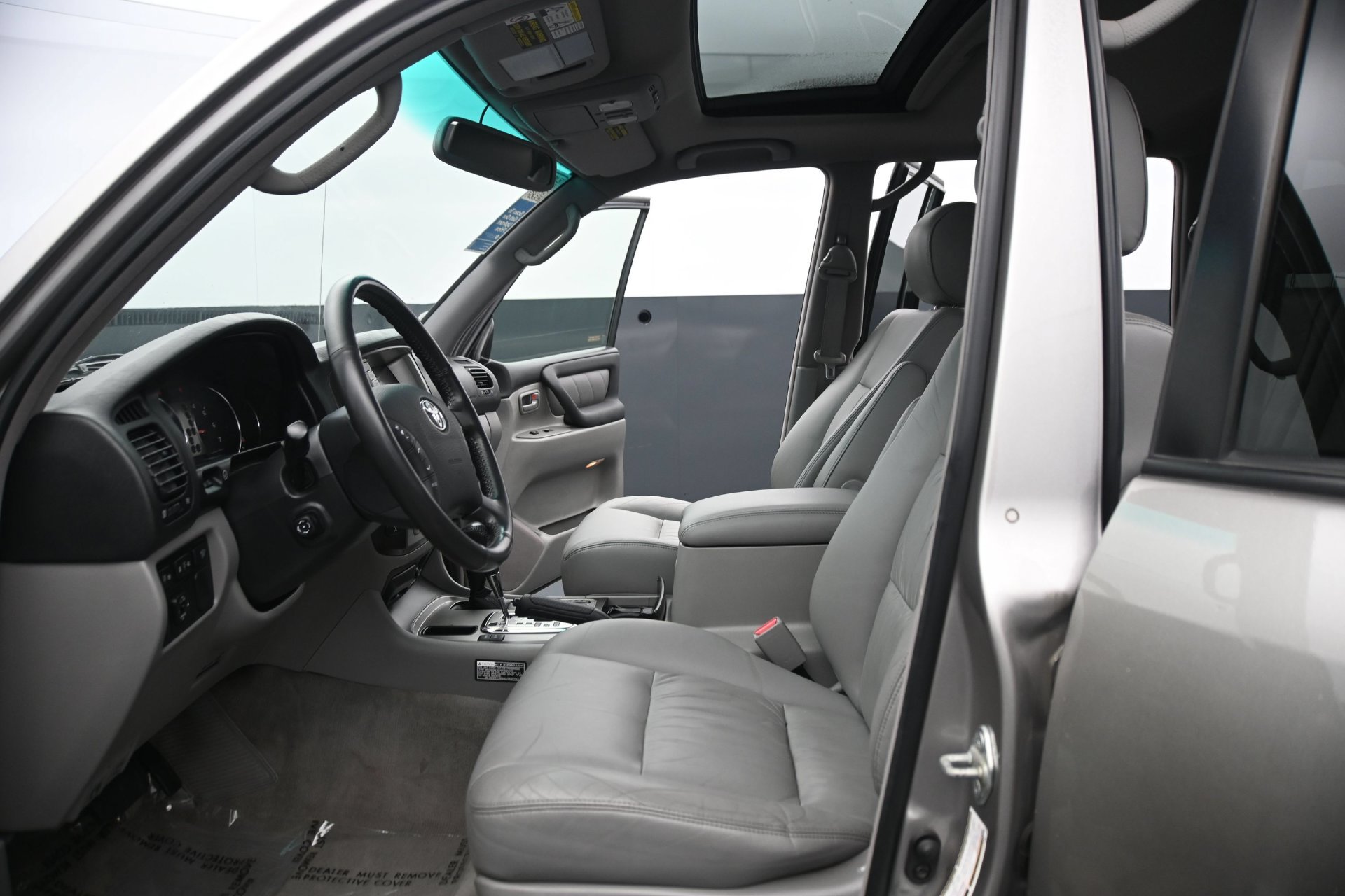 Used 2005 Toyota Land Cruiser AWD/4WD image 20
