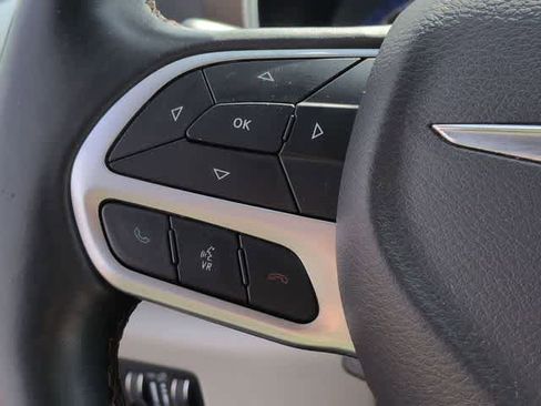 Used 2018 Chrysler Pacifica Touring-L Plus FWD image 25