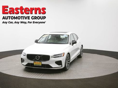 Used 2022 Volvo S60 B5 Momentum image 54