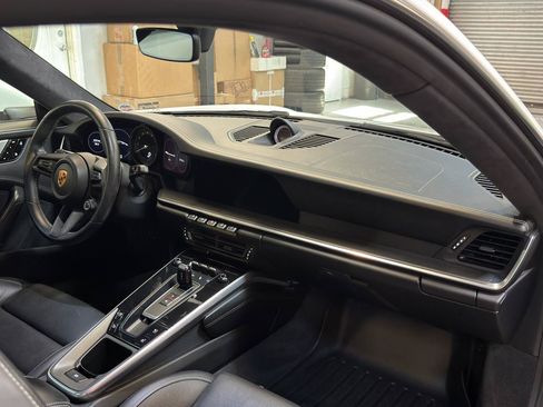 Used 2020 Porsche 911 Carrera 4S AWD/4WD image 19