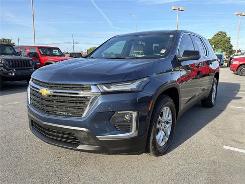 Used 2022 Chevrolet Traverse LS FWD image 2