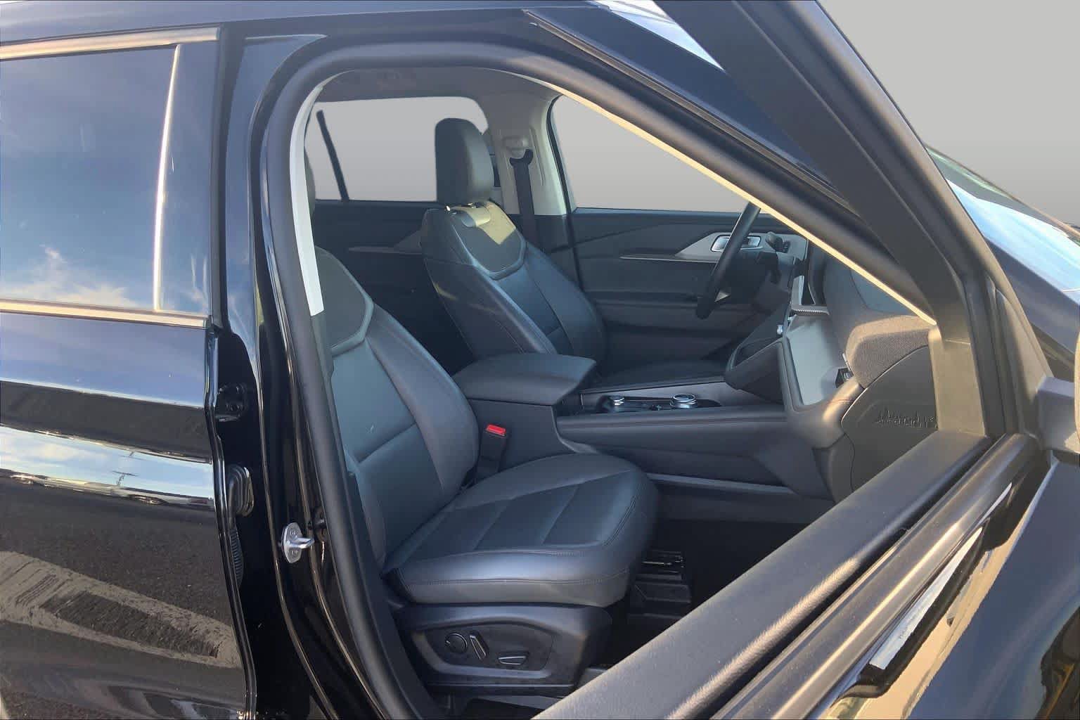 Certified 2026 Ford Explorer Active w/ Active Comfort Package AWD/4WD image 8