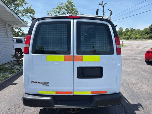 Used 2015 Chevrolet Express 2500 RWD image 4