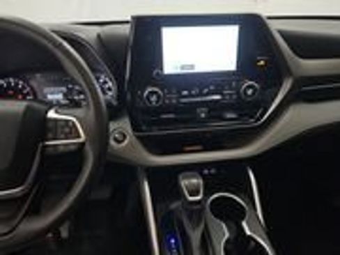 Certified 2024 Toyota Highlander XLE AWD/4WD image 11