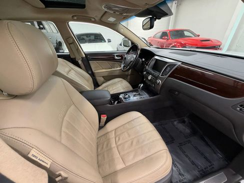 Used 2012 Hyundai Equus Signature RWD image 21