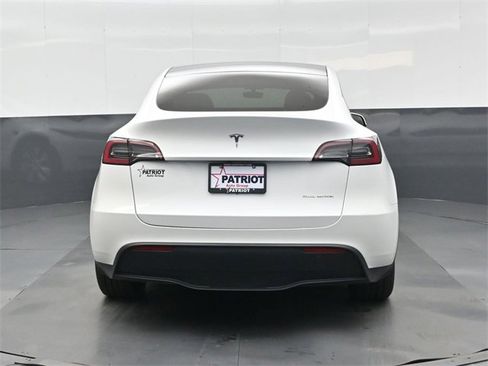 Used 2023 Tesla Model Y Long Range image 5