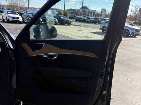Used 2022 Volvo XC90 T6 Momentum w/ Advanced Package image 30