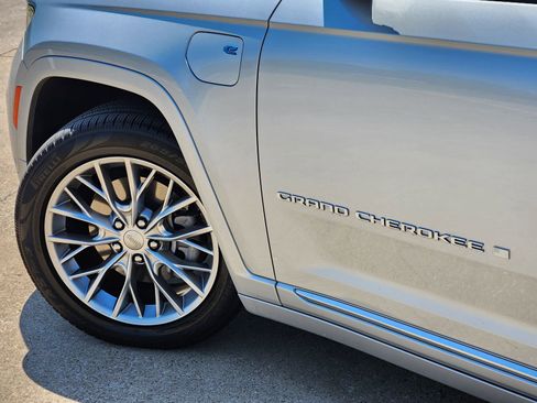 Used 2022 Jeep Grand Cherokee Summit AWD/4WD image 14