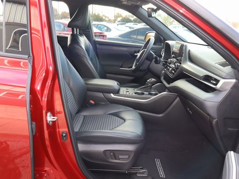 Used 2023 Toyota Highlander XSE image 30