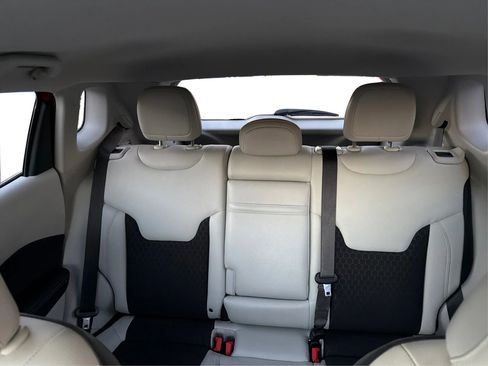 Used 2017 Jeep Compass Latitude image 18