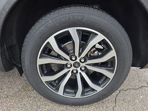 Used 2024 Ford Explorer ST-Line w/ Class IV Trailer Tow Package image 12