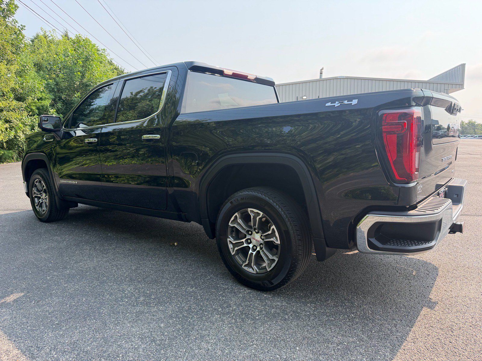 Used 2025 GMC Sierra 1500 SLT AWD/4WD image 13