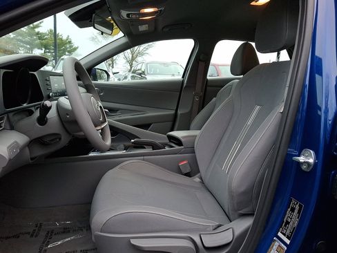Certified 2023 Hyundai Elantra SEL w/ Winter Weather Package FWD image 13