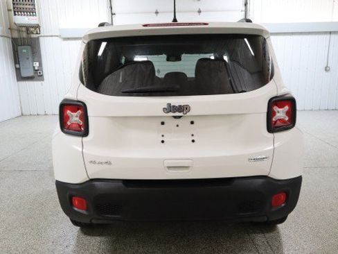 Used 2018 Jeep Renegade Latitude w/ Cold Weather Group AWD/4WD image 8