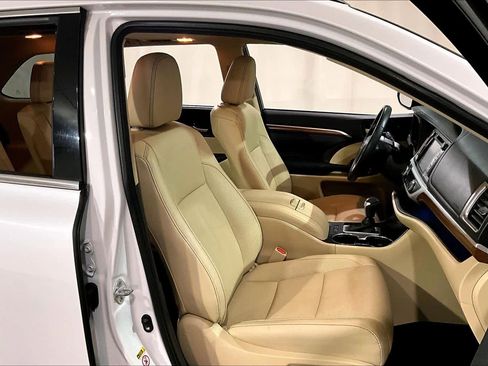 Used 2019 Toyota Highlander Limited image 13