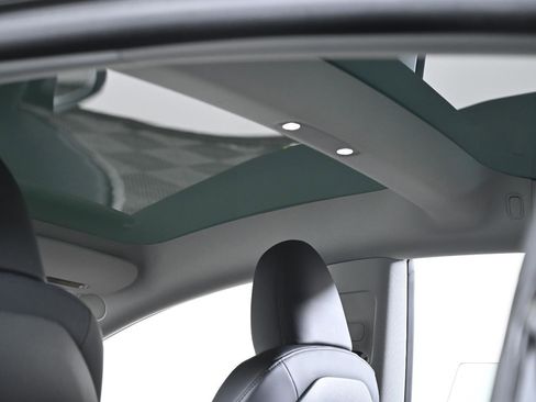 Used 2023 Tesla Model 3 Performance image 27