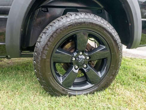 Used 2015 RAM 1500 Express AWD/4WD image 9